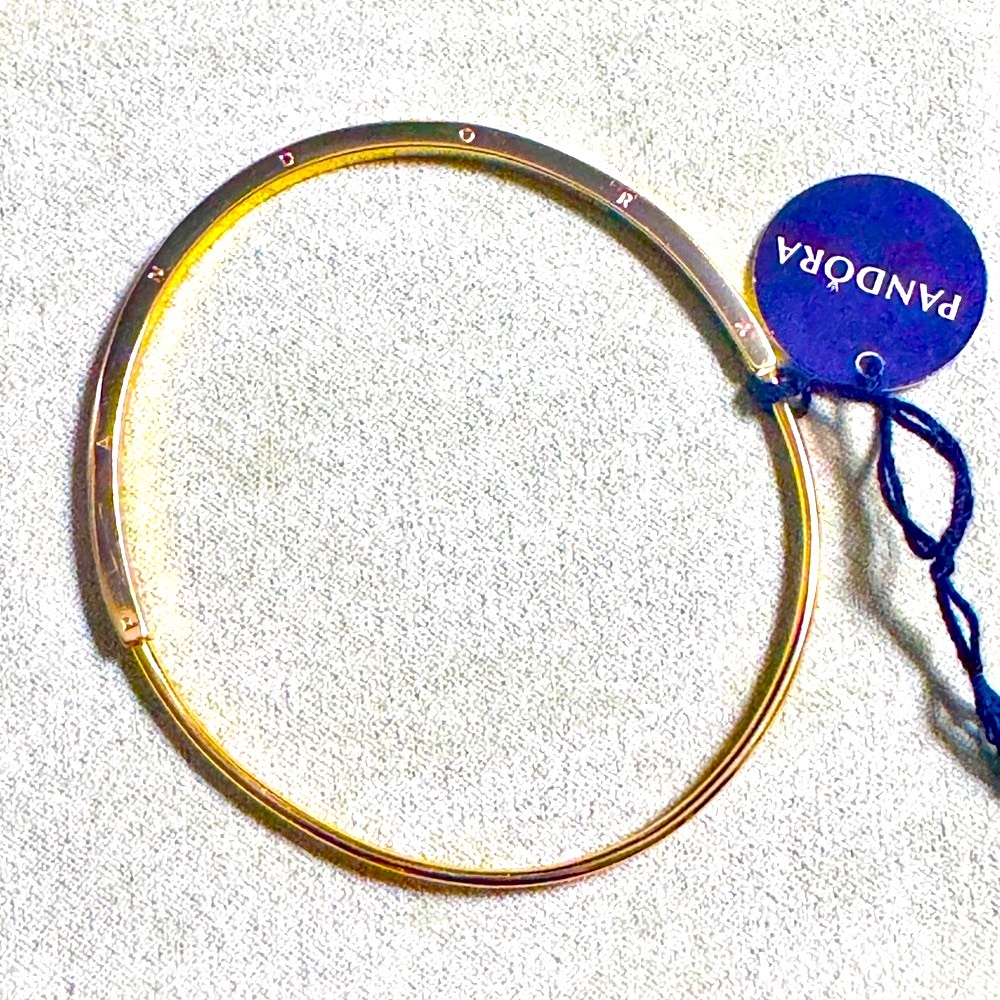 Pandora Signature I-D Closed Bangle (Gold) NEW